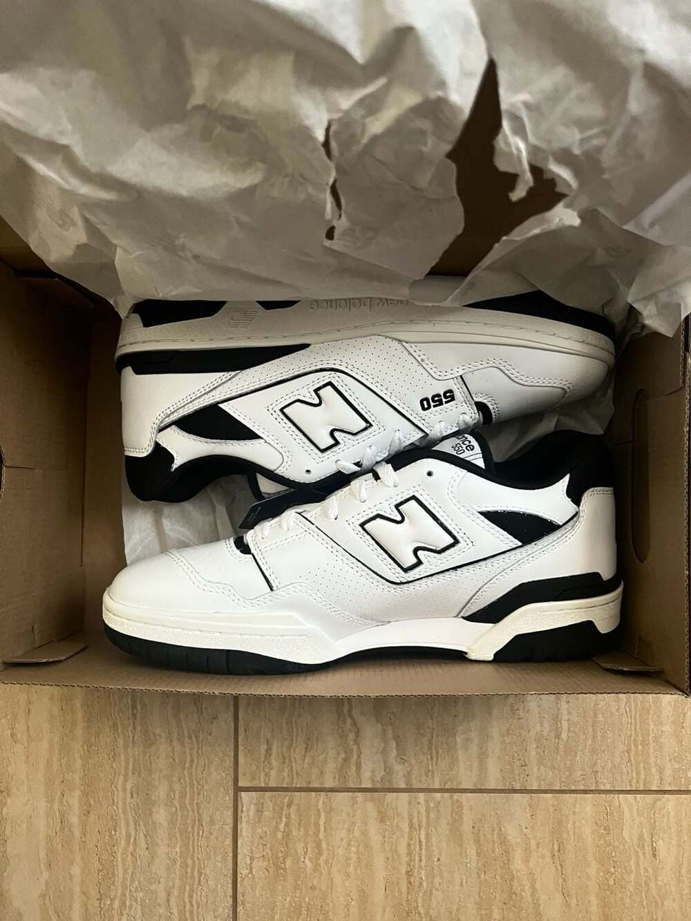New Balance 550 White Black Oreo BB550HA1 Mens Size 9 - Picture 2 of 7